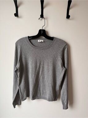 10 tree Lightweight Gray Crewneck Sweater 
Size medium 
100 Organic Cotton